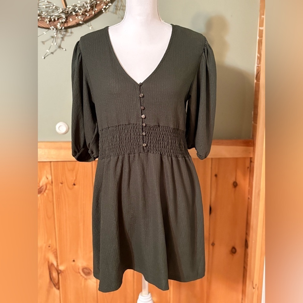 Chic Olive Button-Front V-Neck Dress size M